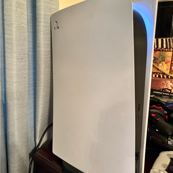 PlayStation 5 - Picture 3 of 4